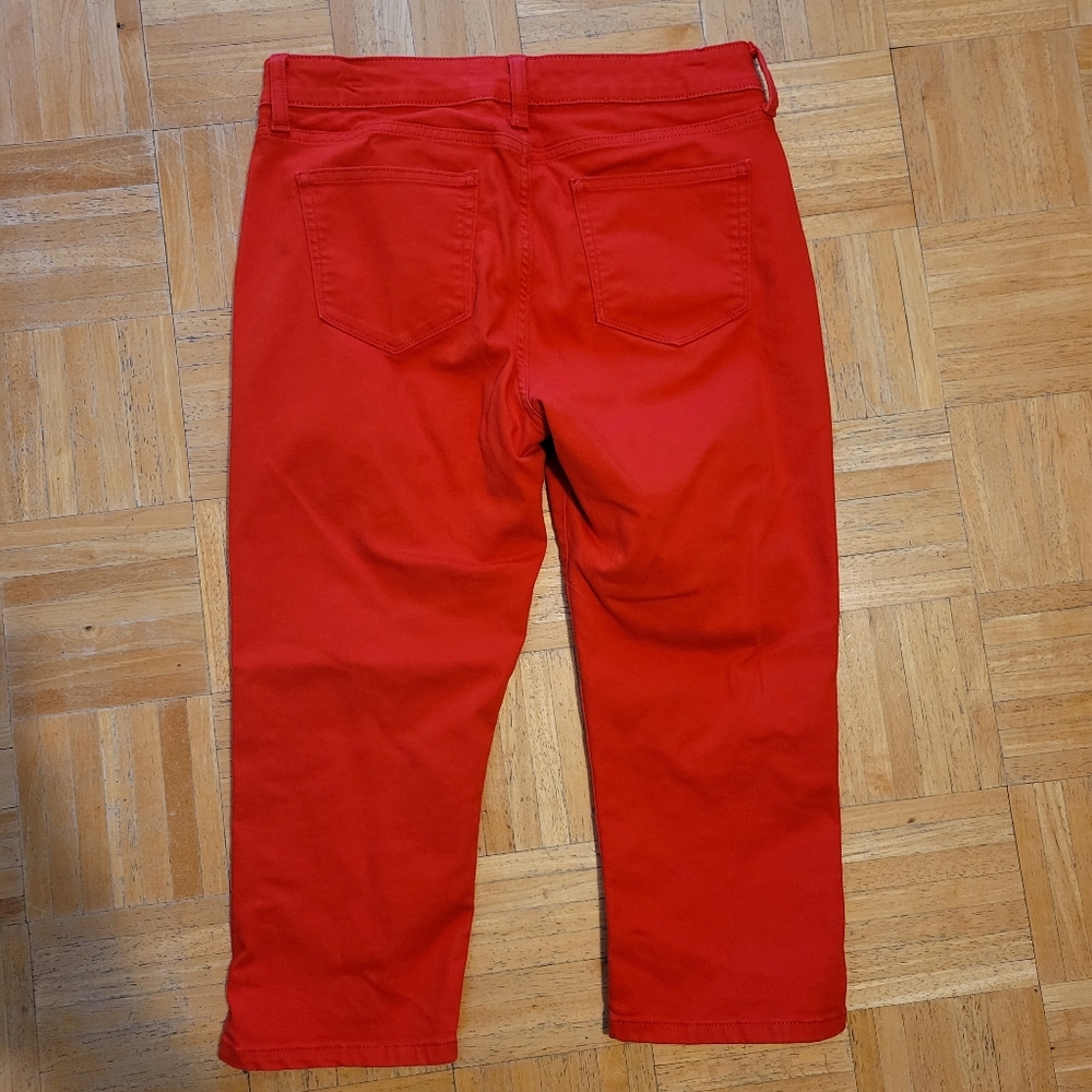 St. John's Bay Red Capris sz8 - Picture 2 of 3